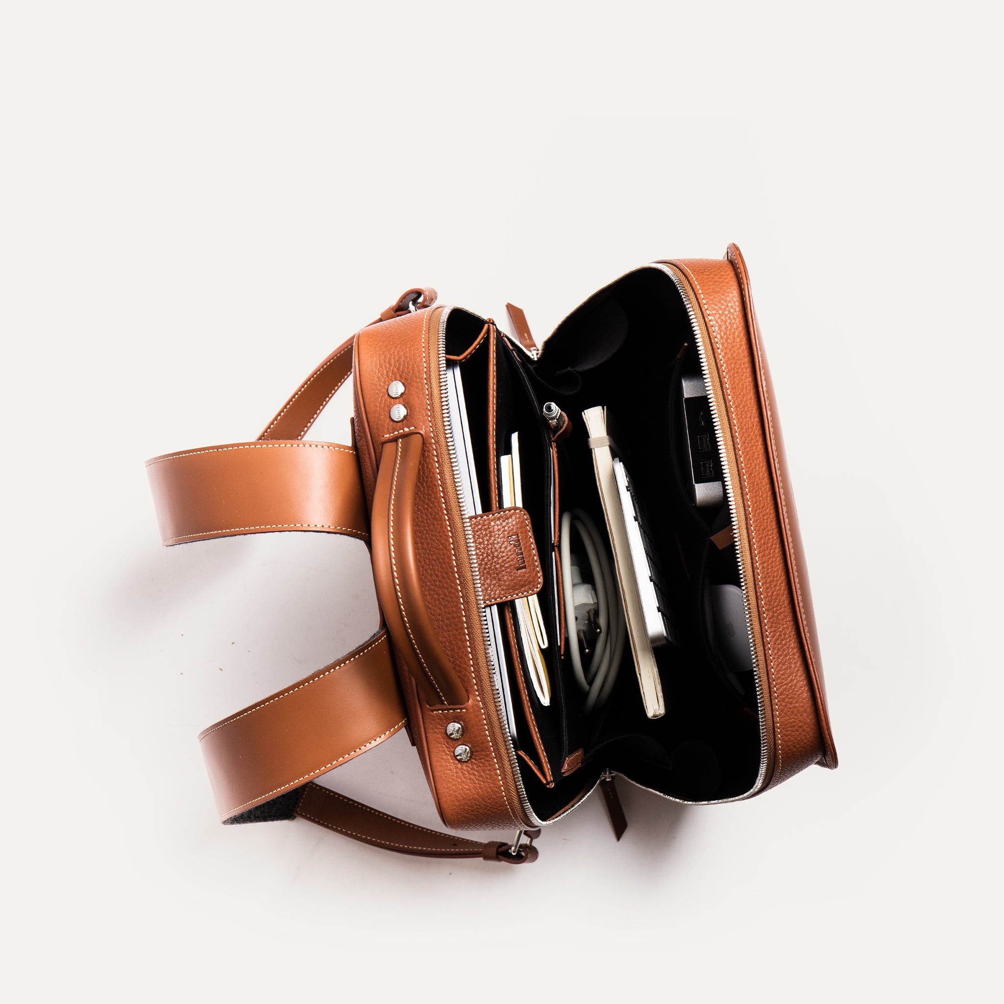 Intérieur d’un sac à dos ordinateur homme, compartiments fonctionnels et structurés pour vos déplacements.