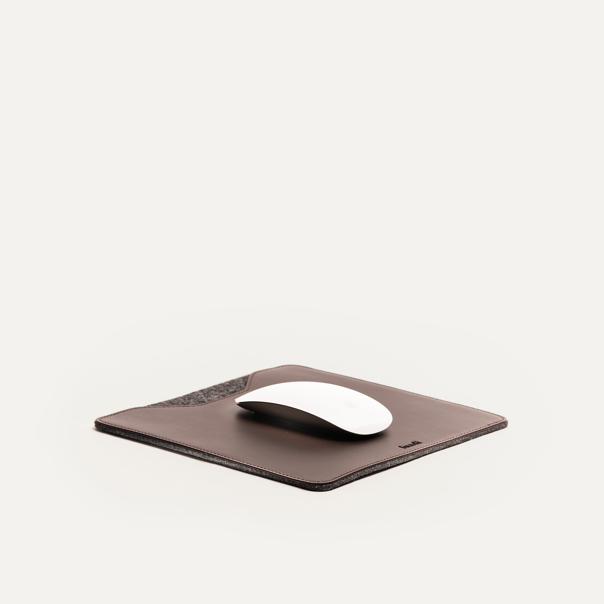 Tapis de souris Nino par lundi aux dimensions : 22 x 20 cm.
