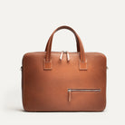 Briefcase en cuir grainé camel signé par lundi.