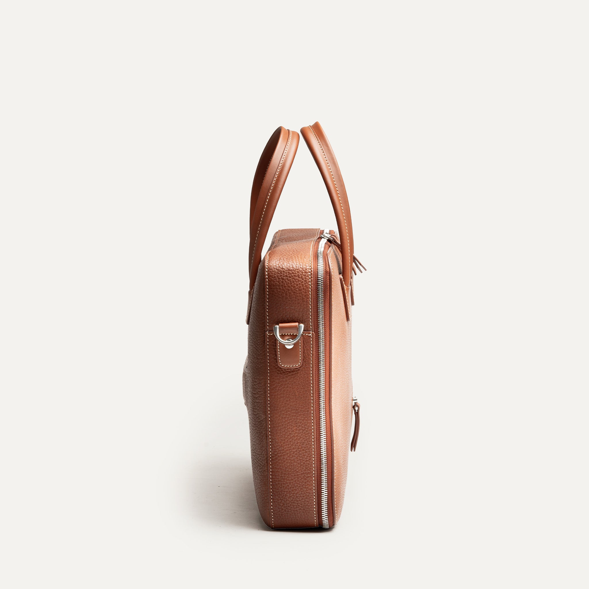 Sac à bandoulière homme en cuir grainé camel.