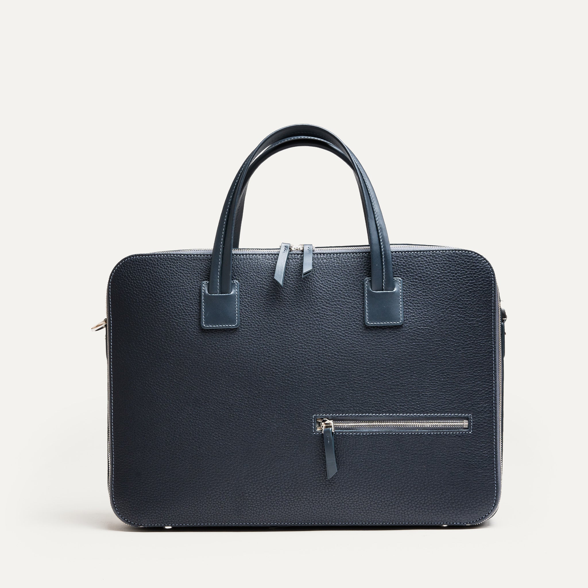 Porte document spacieux en cuir marine.