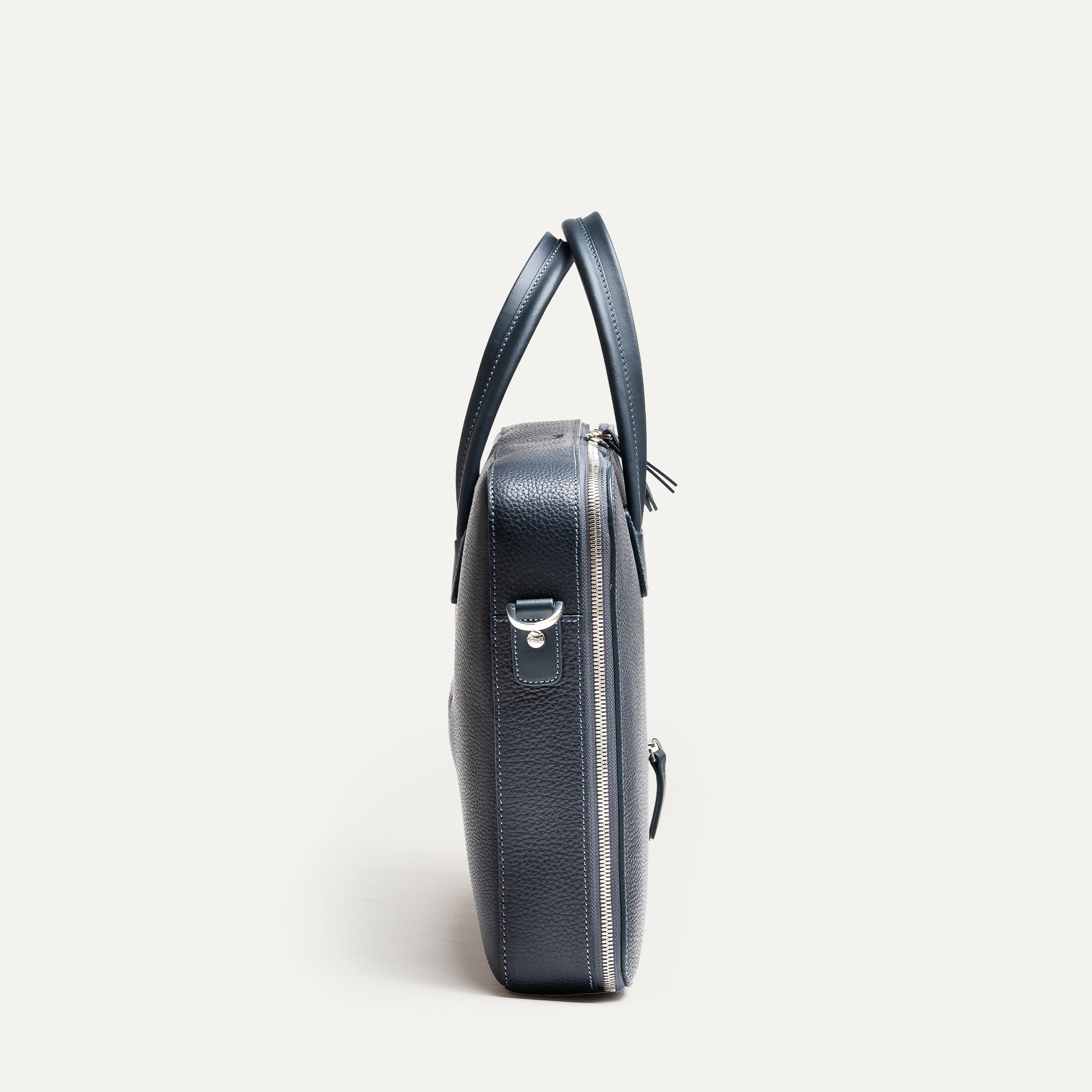 Briefcase en cuir marine.