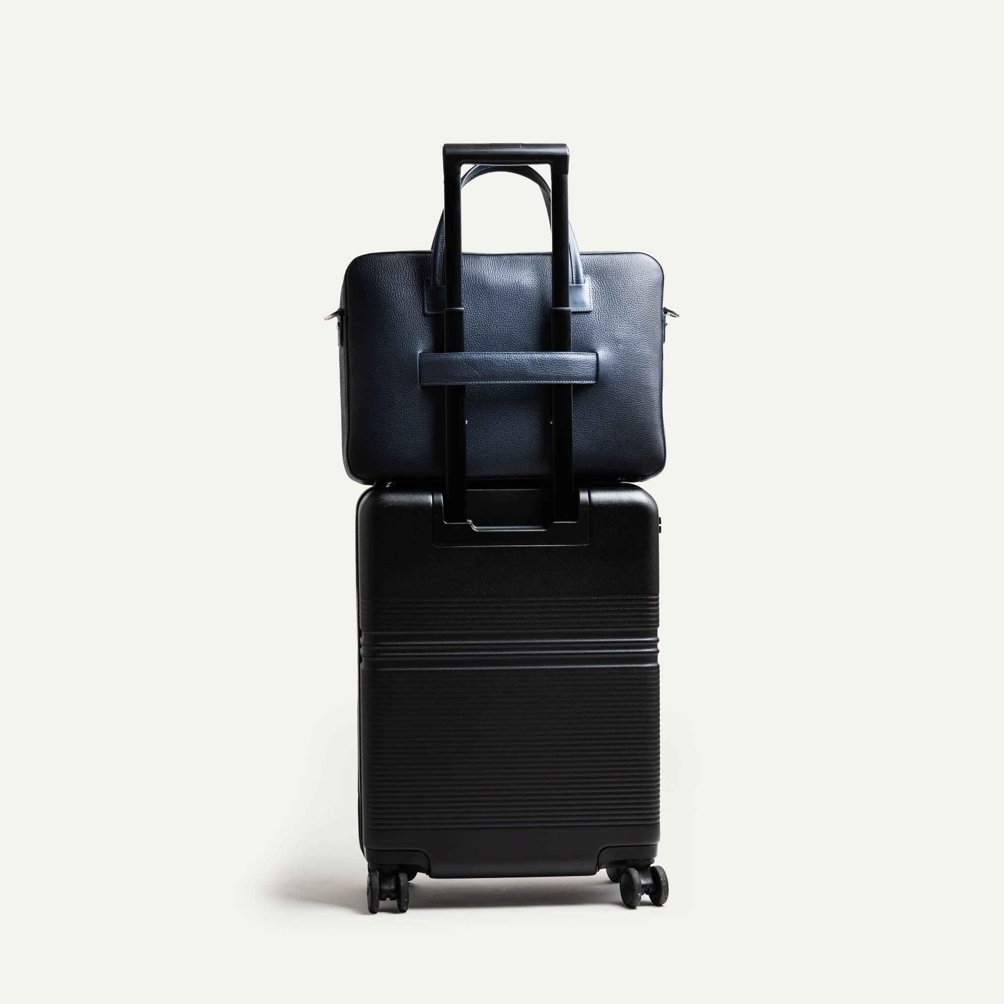 Sac homme travail avec un passant trolley parfait pour les déplacements.
