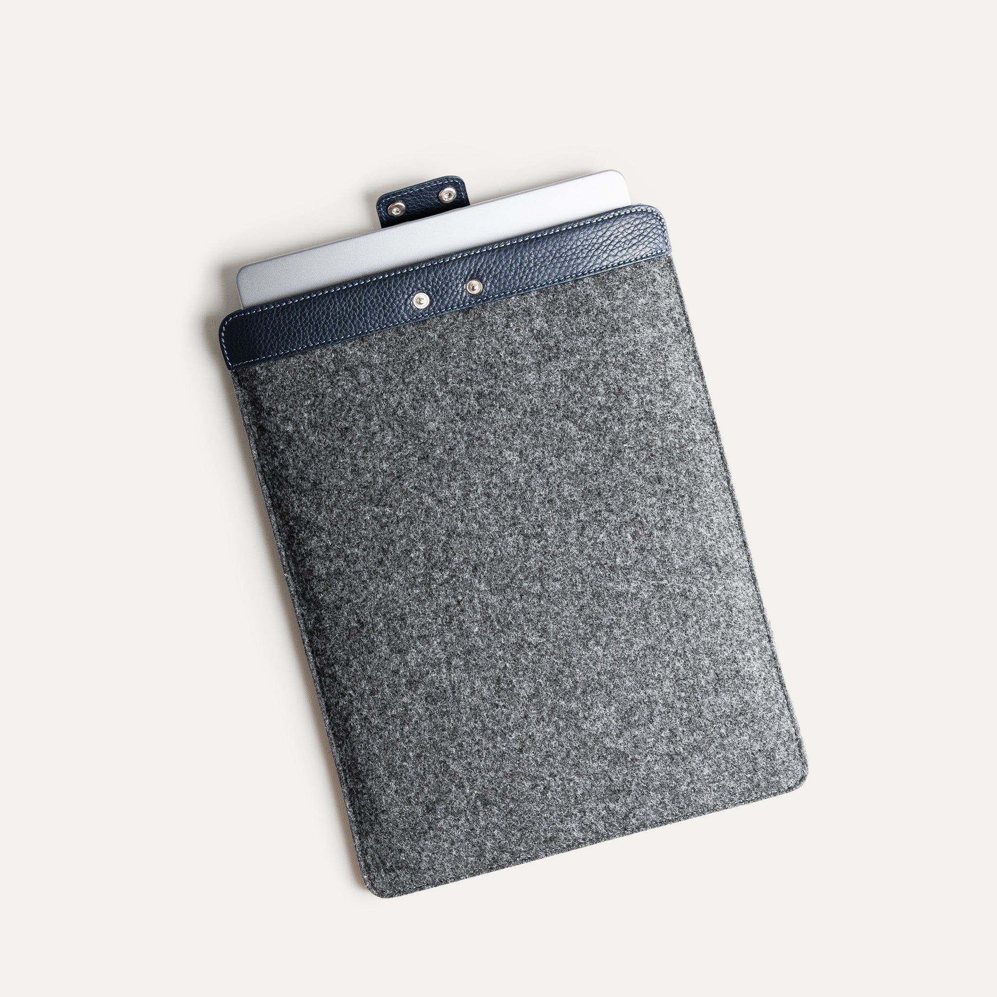 Pochette ordinateur en cuir et feutre, Mac et pc inséré, compatible 14 et 16 pouces.