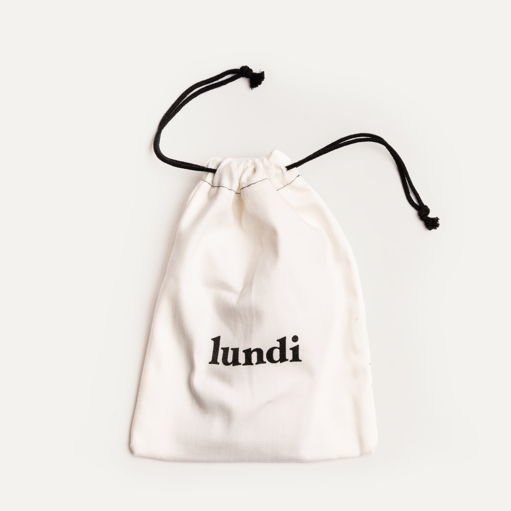 Porte carte cuir livré dans son pochon de protection - modèle LOUIS 60 euros - pensé par lundi