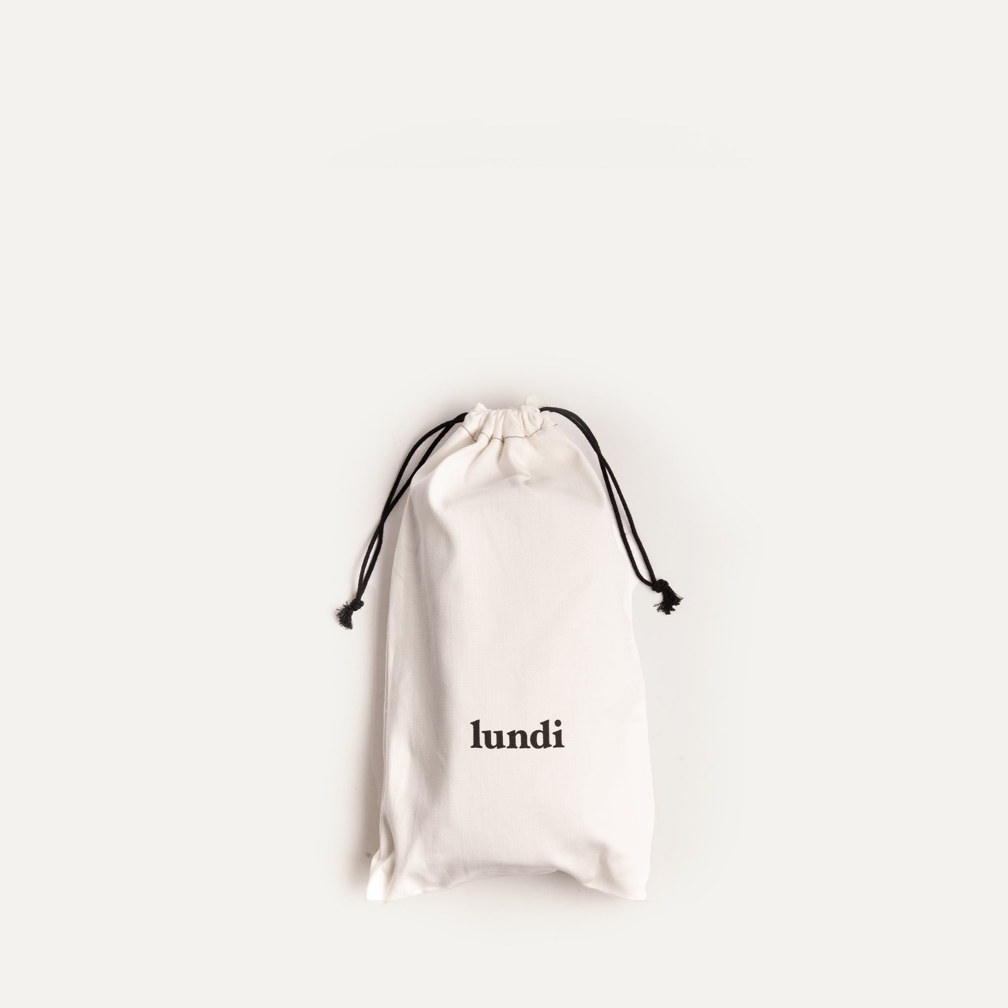 Trousse de toilettes lundi expédié dans un pochon de protection.