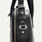 Sac ordinateur pensé pour durer une vie avec des finitions hauts de gamme en laiton.