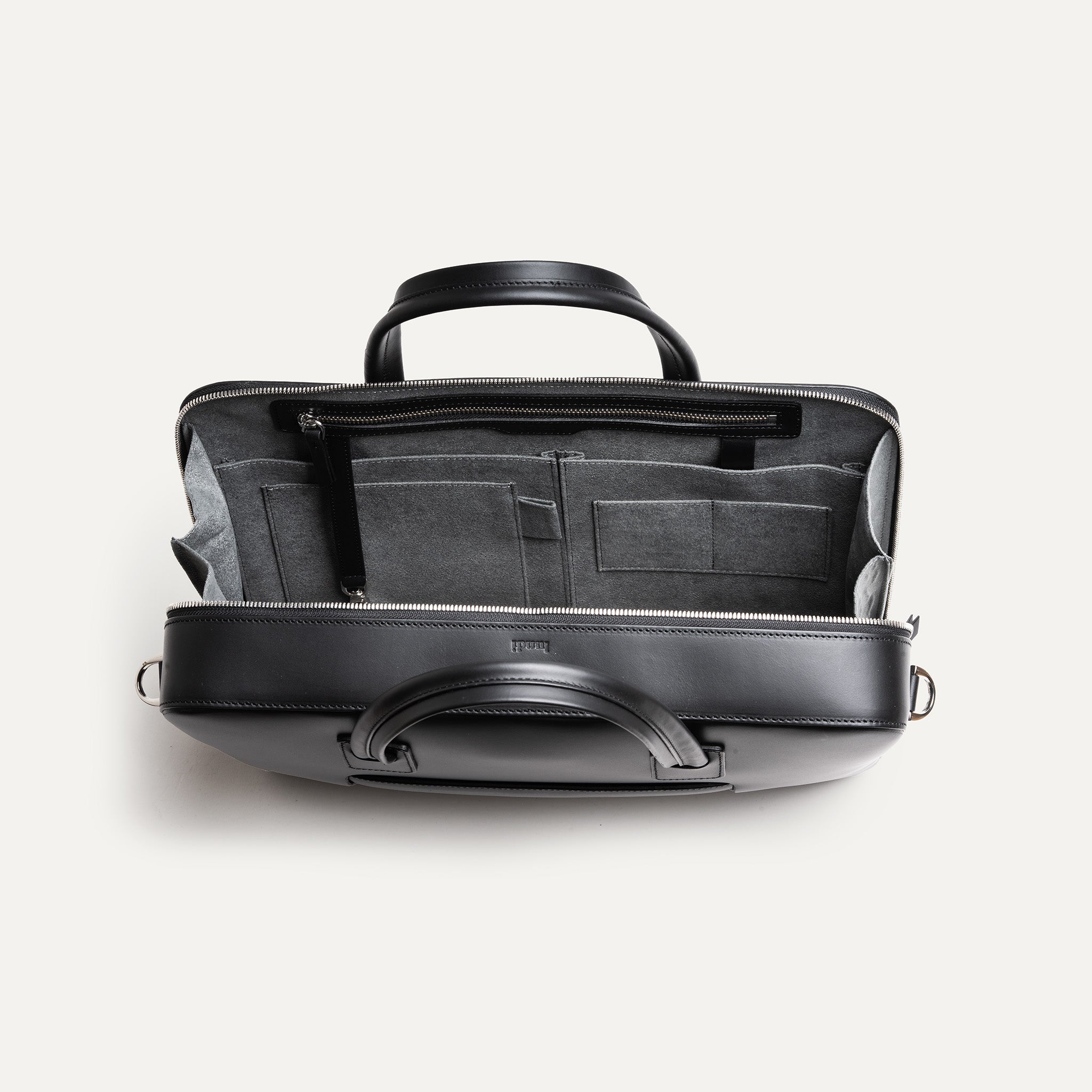 Sac à main homme pensé pour être ultra fonctionnel, équipé de compartiments spécifiques.