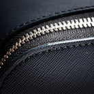 Porte document en cuir marine.