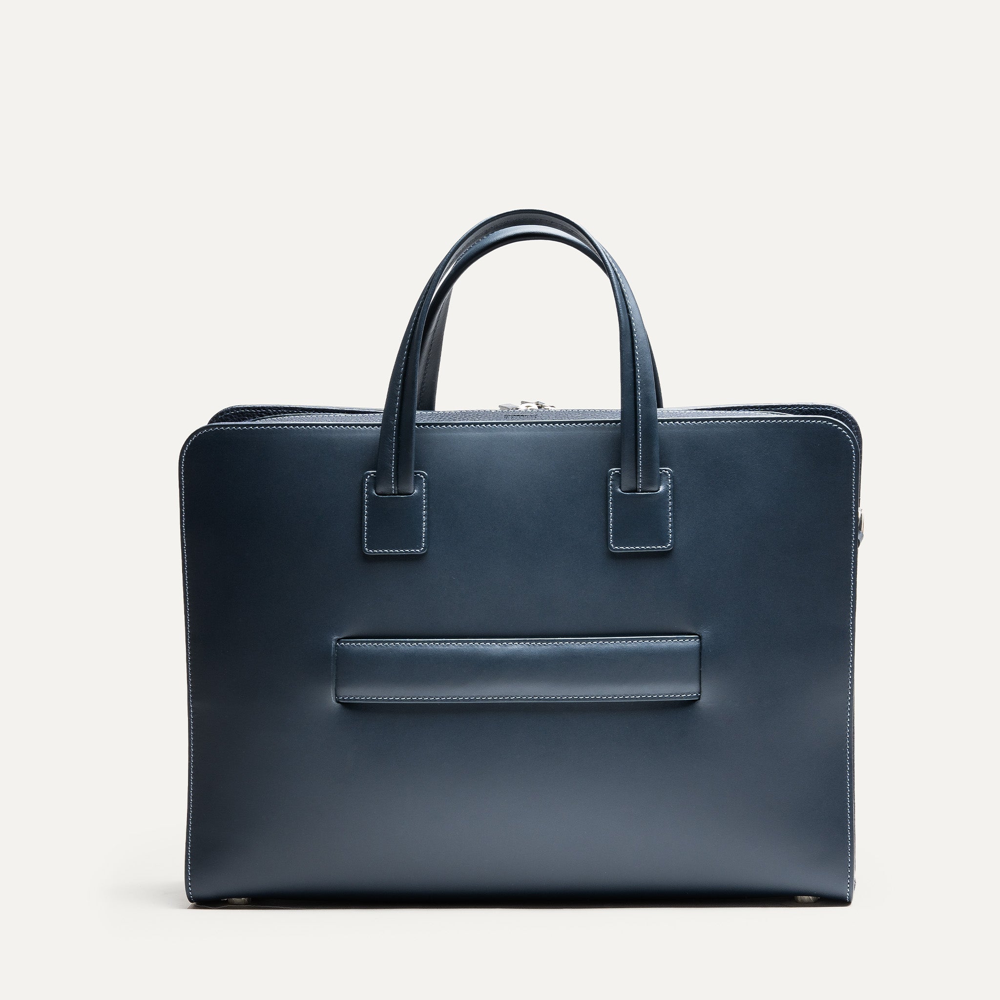 Porte document équipé d'un passant trolley parfait pour voyager avec une valise.