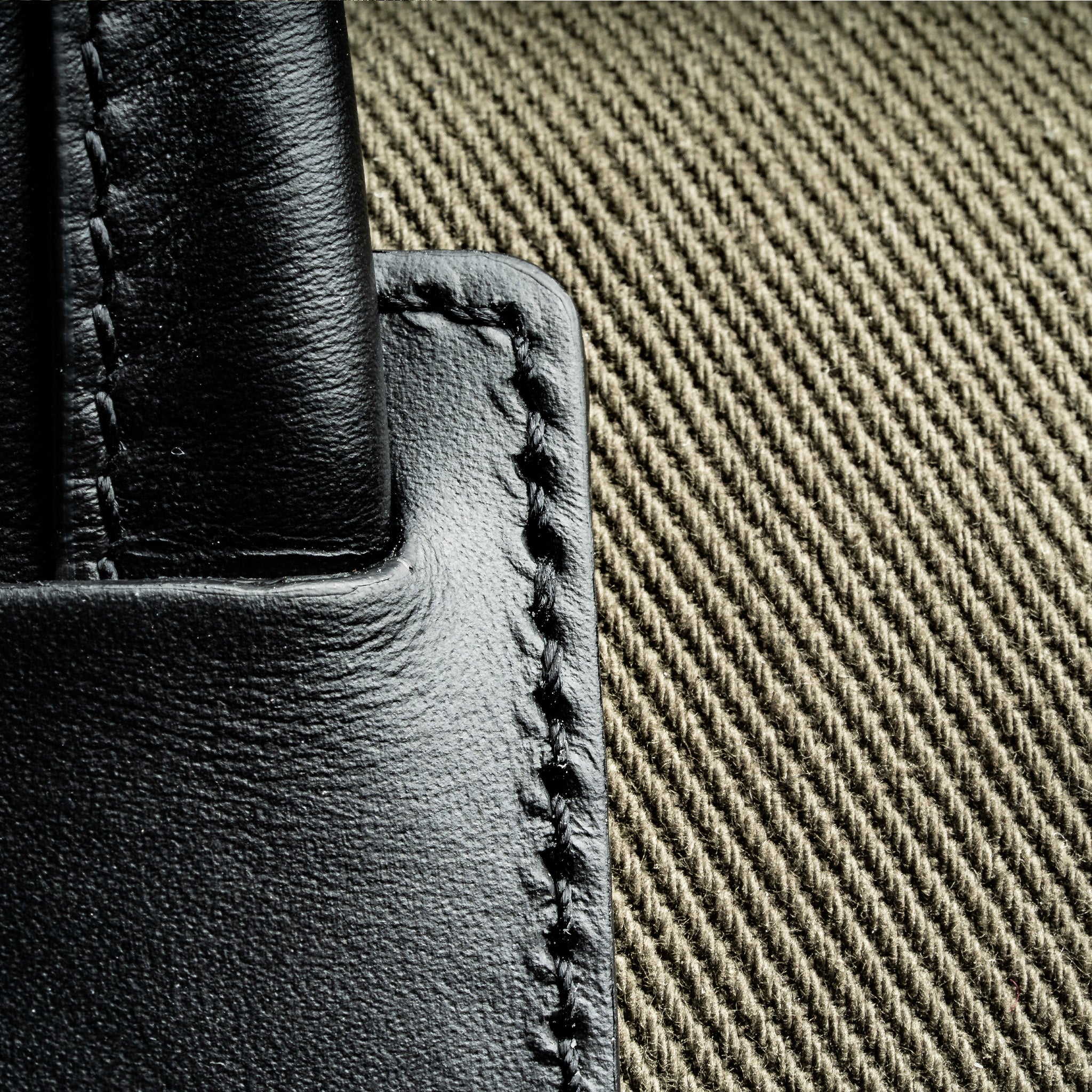 Porte-documents en toile kaki et cuir noir lundi