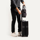 Porte-documents avec sangle pour l'accrocher à une valise