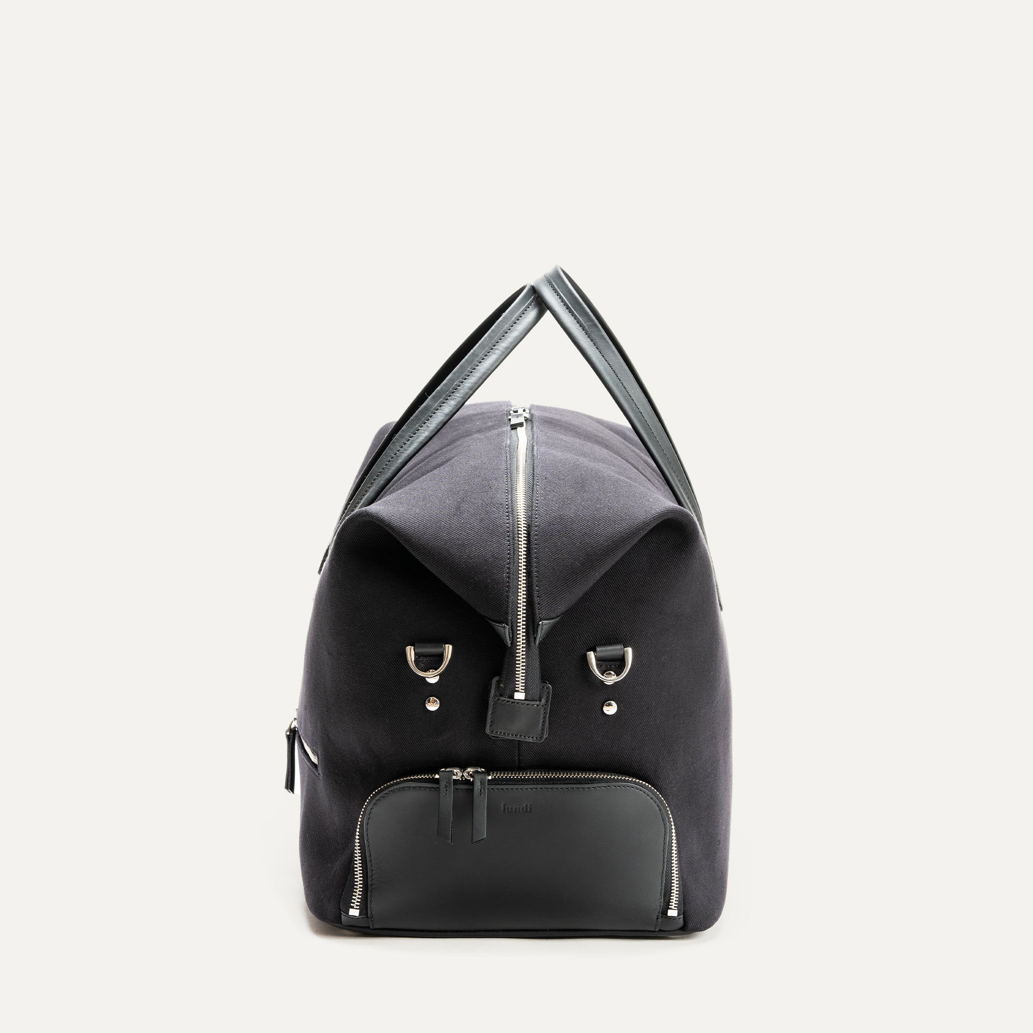 Sac de voyage pour homme en toile noire avec compartiment à chaussures, parfait comme sac de voyage cabine.