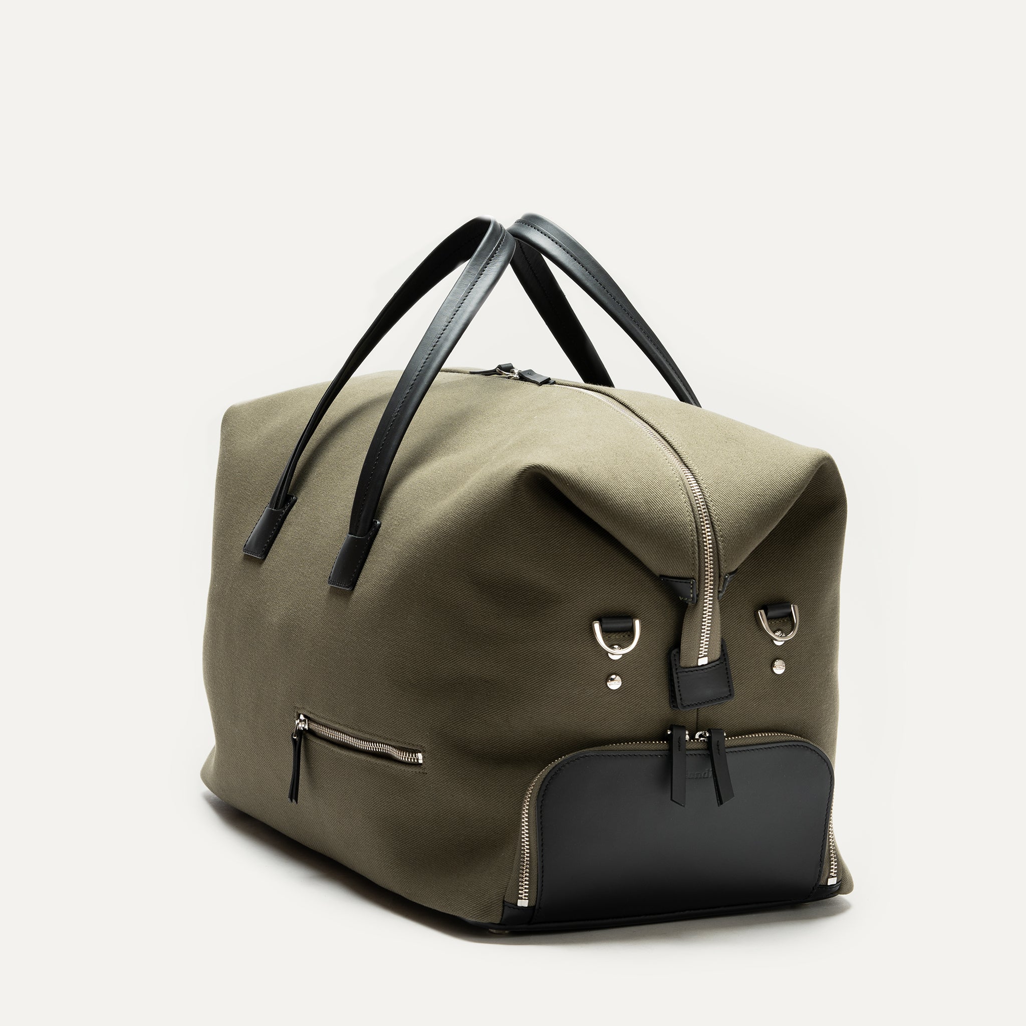 Sac de voyage femme et homme coloris kaki, fermeture zippée renforcée et design minimaliste.