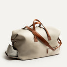 Sac de sport homme REMINGTON beige avec compartiment à chaussures ouvert et bandoulière ajustable.