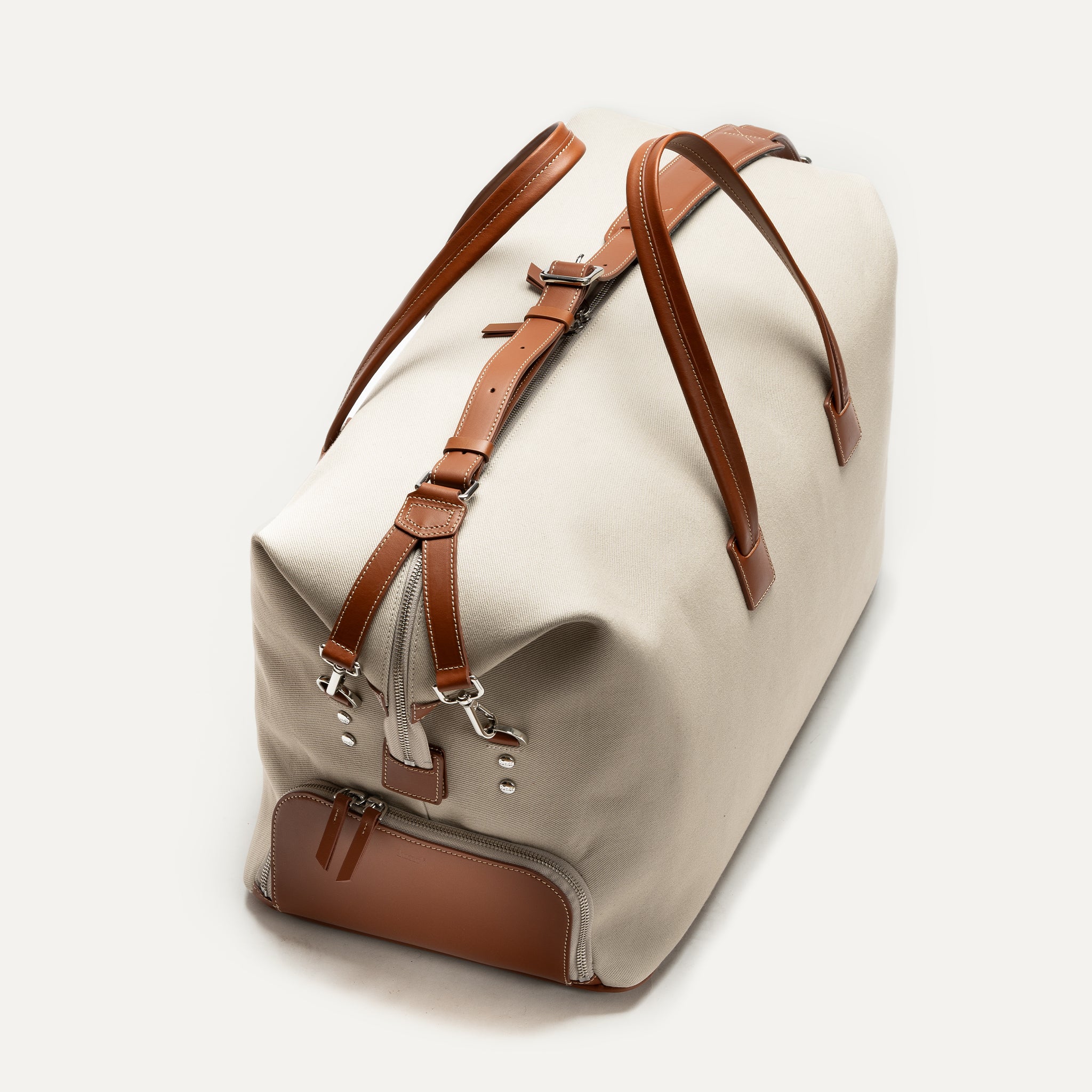 Sac de voyage femme REMINGTON vu du dessus, avec grande ouverture zippée et contenu bien organisé.