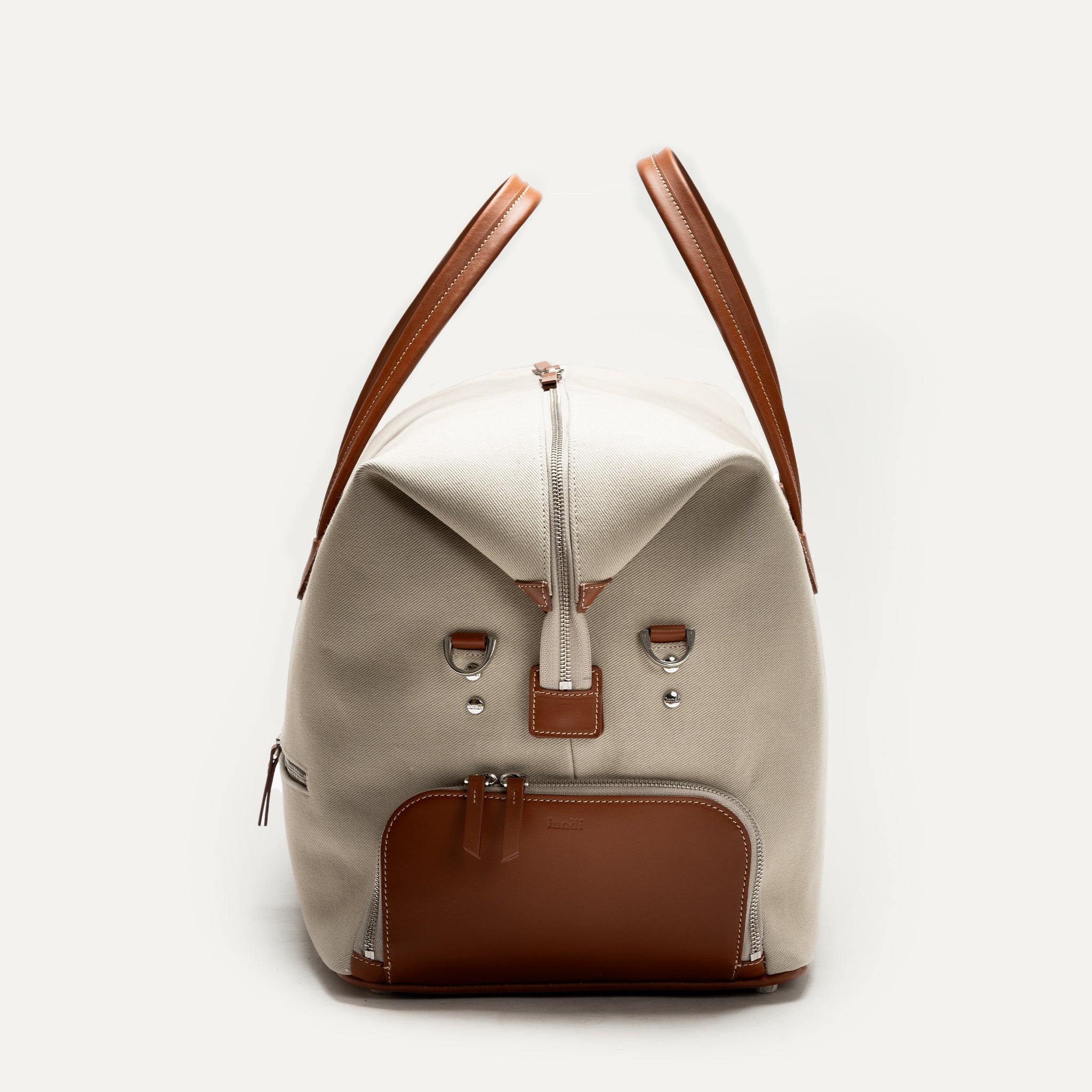 Vue arrière du sac REMINGTON beige montrant les finitions métalliques et la poche chaussures fermée.