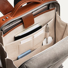 Intérieur d’un sac à dos ordinateur homme lundi, compartiments pratiques et finition haut de gamme.