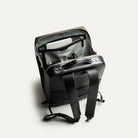 Vue arrière du meilleur sac à dos urbain homme, pratique et raffiné.