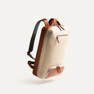 Sac à dos ordinateur homme au style minimaliste, déperlant et élégant.