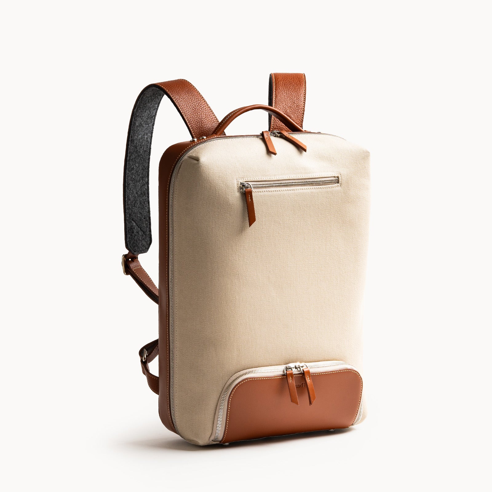 Sac à dos homme luxe beige et cuir, parfait pour le travail et les déplacements avec ordinateur.