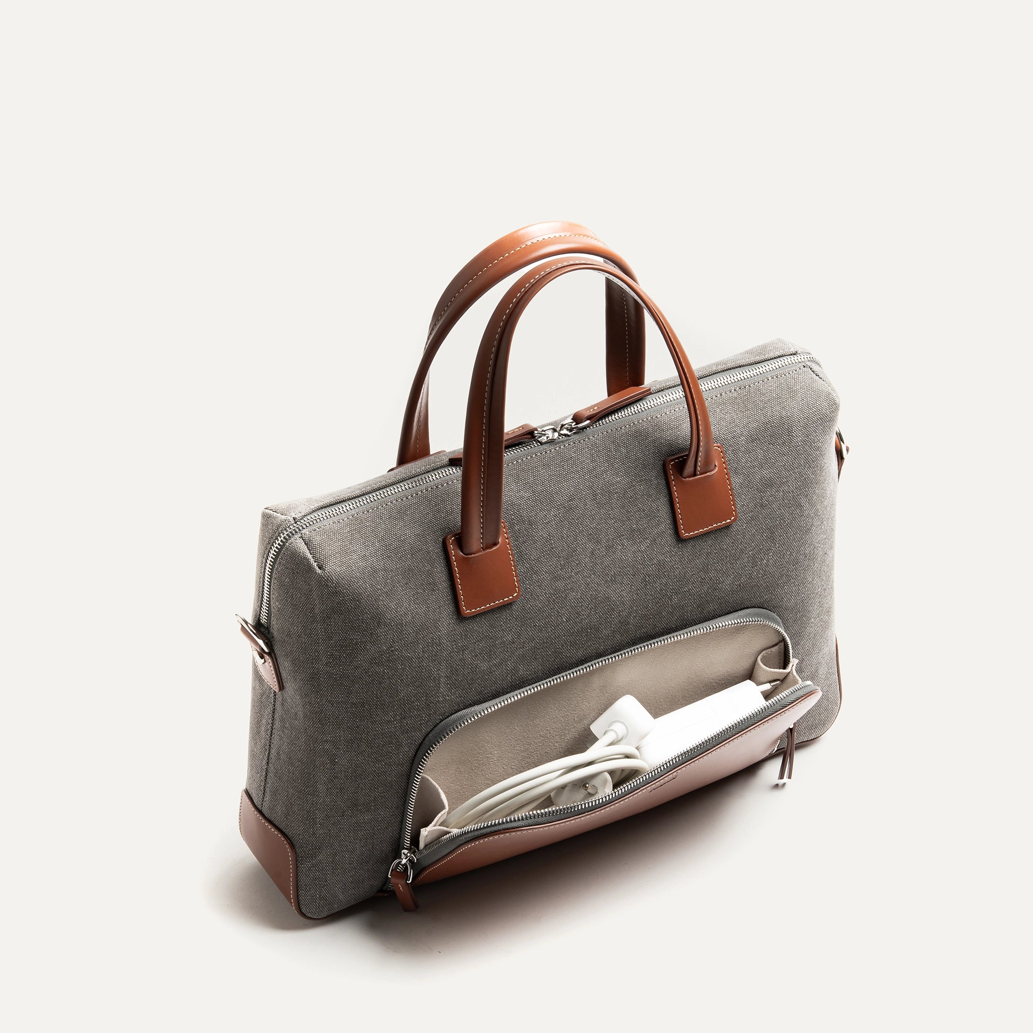 Poche pour câbles et batterie ordinateur à l'extérieur du sac