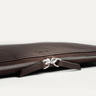 Pochette ordinateur en cuir grainé marron