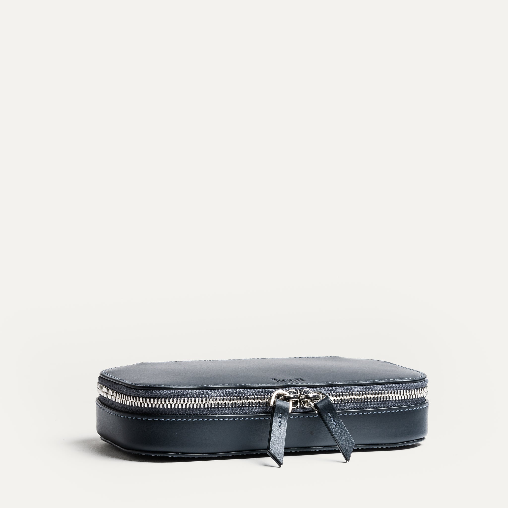 Trousse de toilette de luxe lundi en cuir marine.