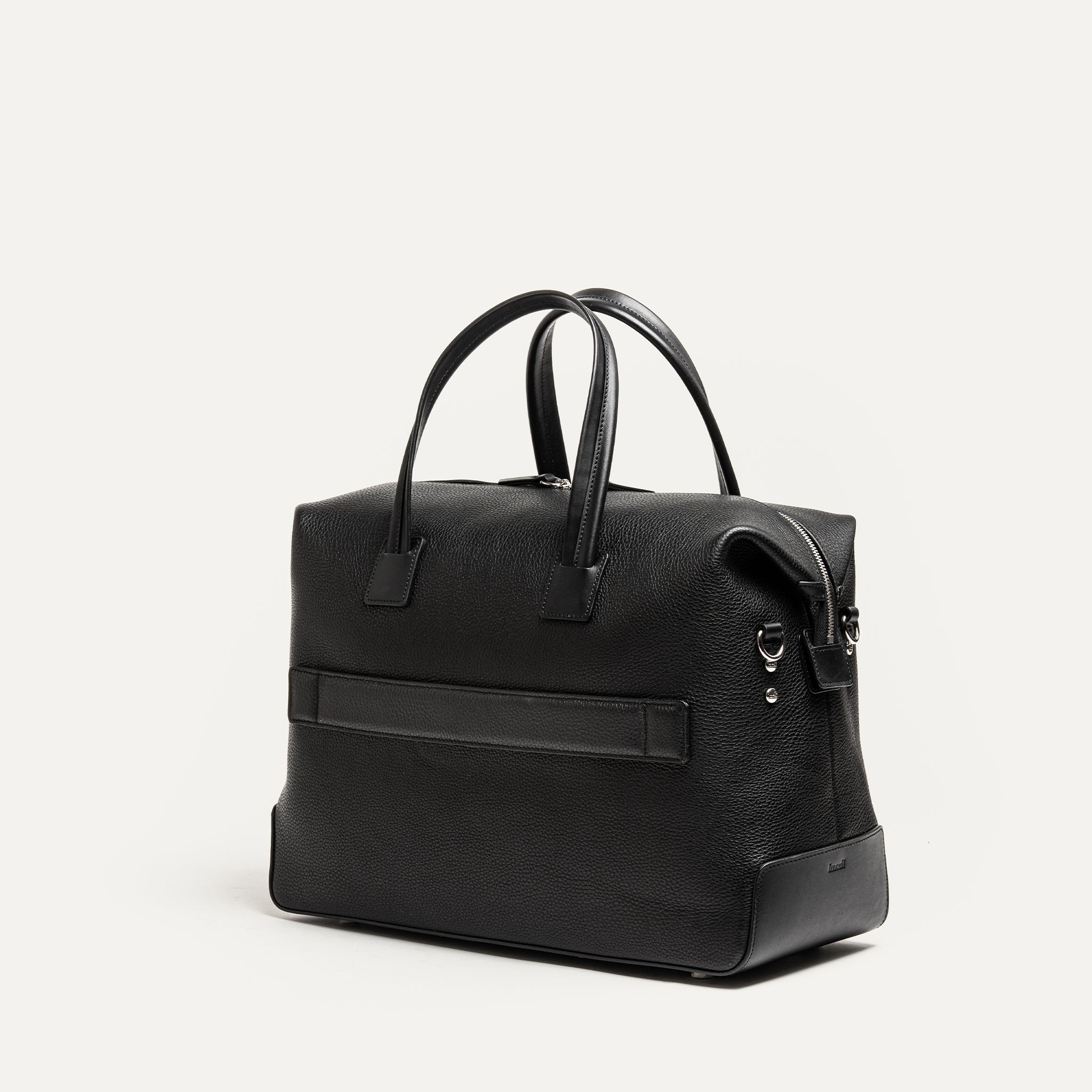Sac de voyage homme en cuir noir élégant, équipé d'un passant trolley pour fixation sur valise.