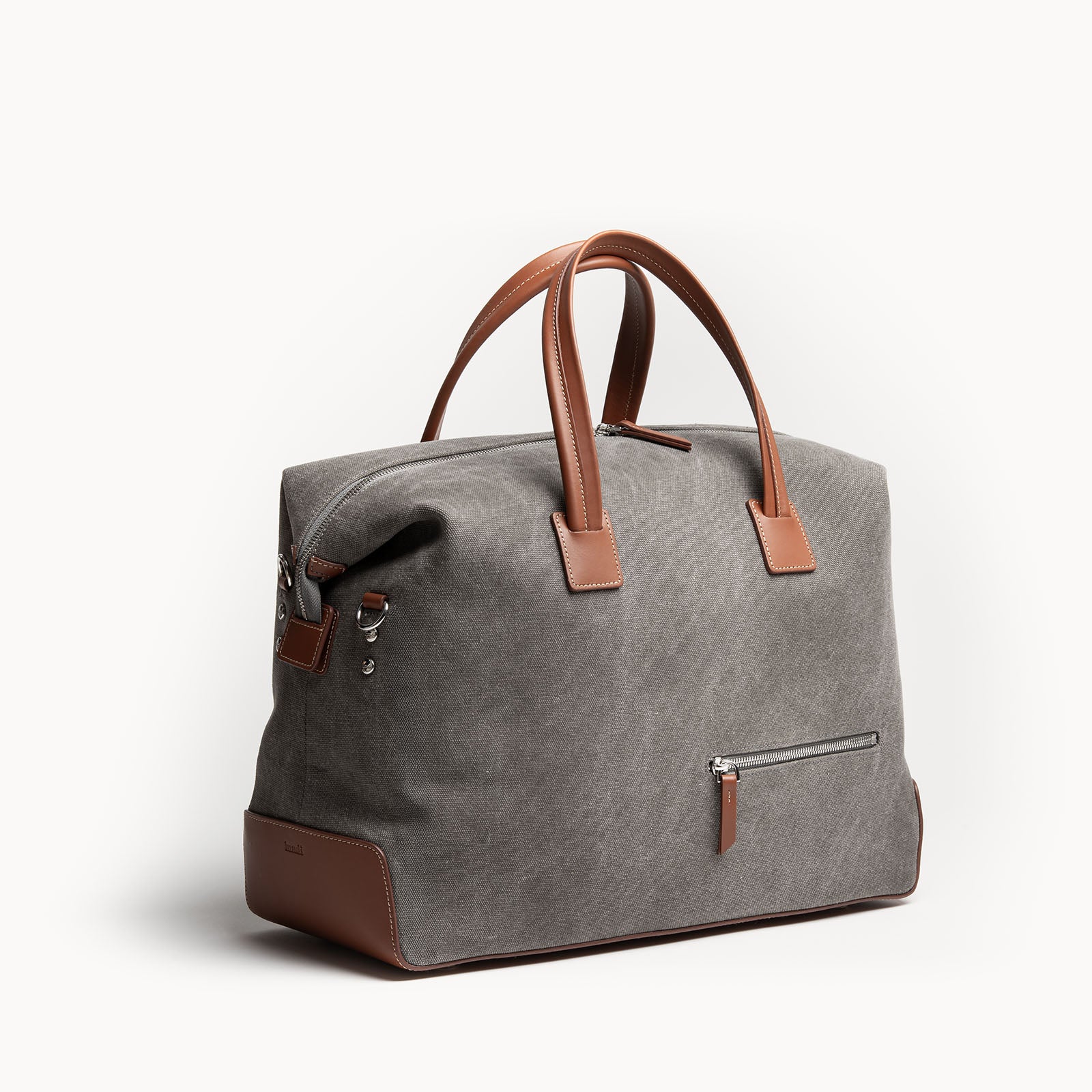 Sac weekender AUGUSTIN d'une capacité de 24 litres et aux dimensions extérieures : 40 x 20 x 30 cm.