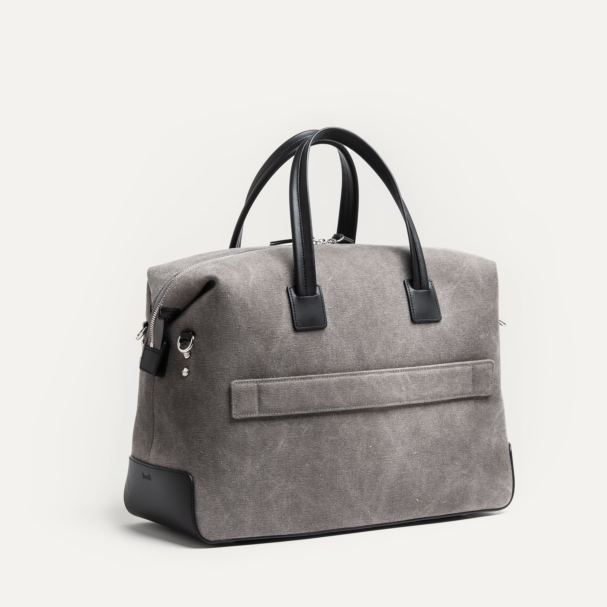 Sac de voyage pour homme AUGUSTIN conçu par lundi équipé d'un passant trolley arrière pour valise cabine.