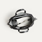 Sac week end pour homme  l'allure luxueux et aux capacités surprenantes pour ranger ses chaussures, ses vêtements, sa trousse de toilette et ses affaires de travail.