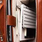 Organisation intérieure d’un sac à dos homme luxe, compartiments stylés et pratiques.