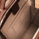 Organisation intérieure d’un petit sac à dos pour homme pensé par lundi.