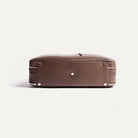 Porte document haut de gamme aux finitions minutieuses et robustes en laiton.