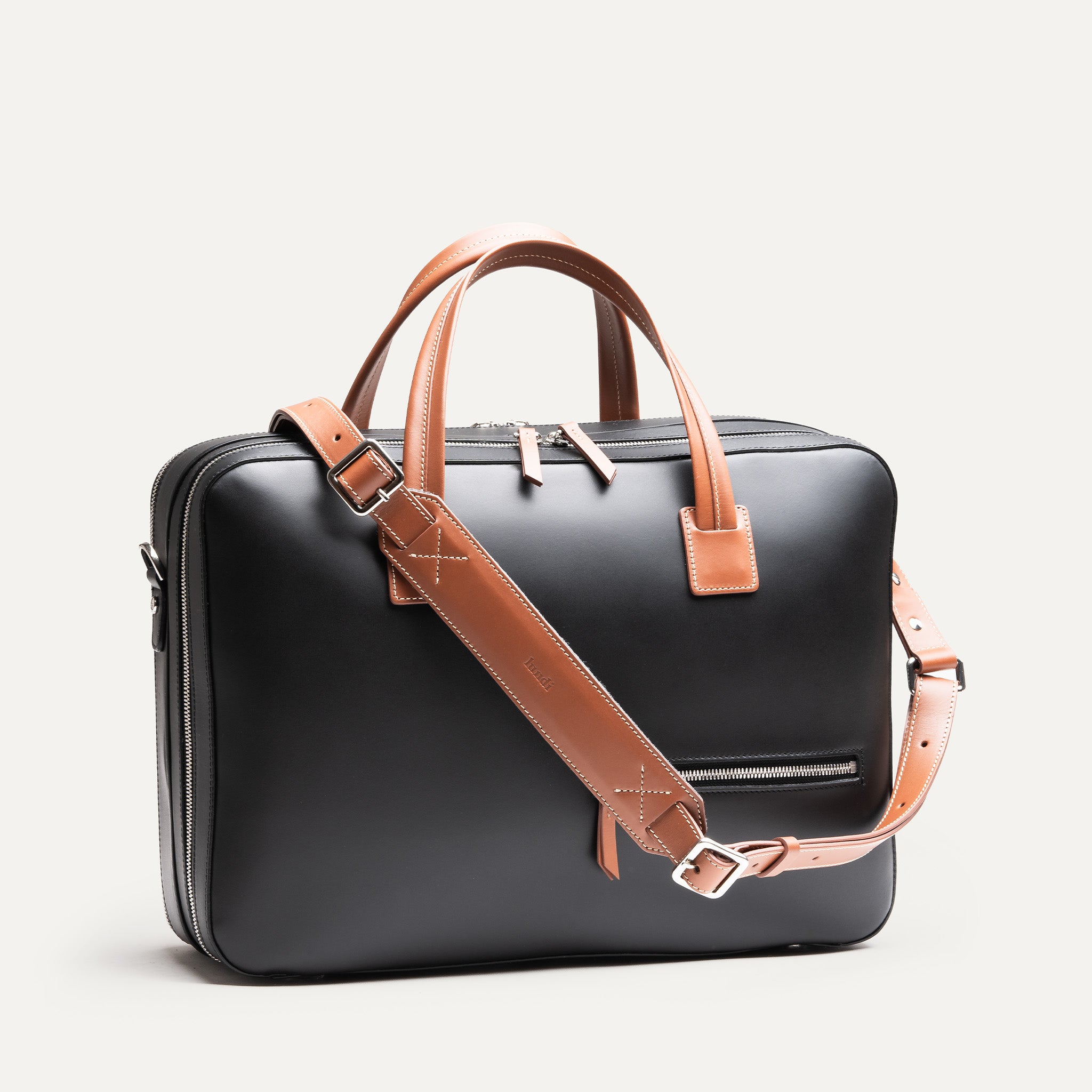 Sac à bandoulière homme en cuir noit et cognac.