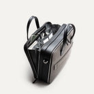 Sac ordinateur CONALLY en cuir et toile conçu pour transporter un ordinateur jusqu’à 17 pouces et tous les outils de travail.