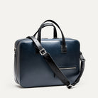 Sac à bandoulière homme Cardignac de lundi, avec bandoulière réglable en cuir et boucle métallique pour transporter confortablement.