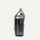 Cartable cuir homme Cardignac de lundi, doté d’un compartiment dressing avec sangle élastique pour maintenir vêtements et trousse de toilette.