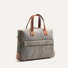 Une sangle cousue à l'arrière du sac permet de le positionner sur sa valise