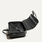 Sac homme travail pensé pour organiser à la fois un espace bureau et un espace dressing.