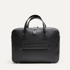 Porte document TILIO II avec une sangle valise intégrée et aimantée pour voyager léger.