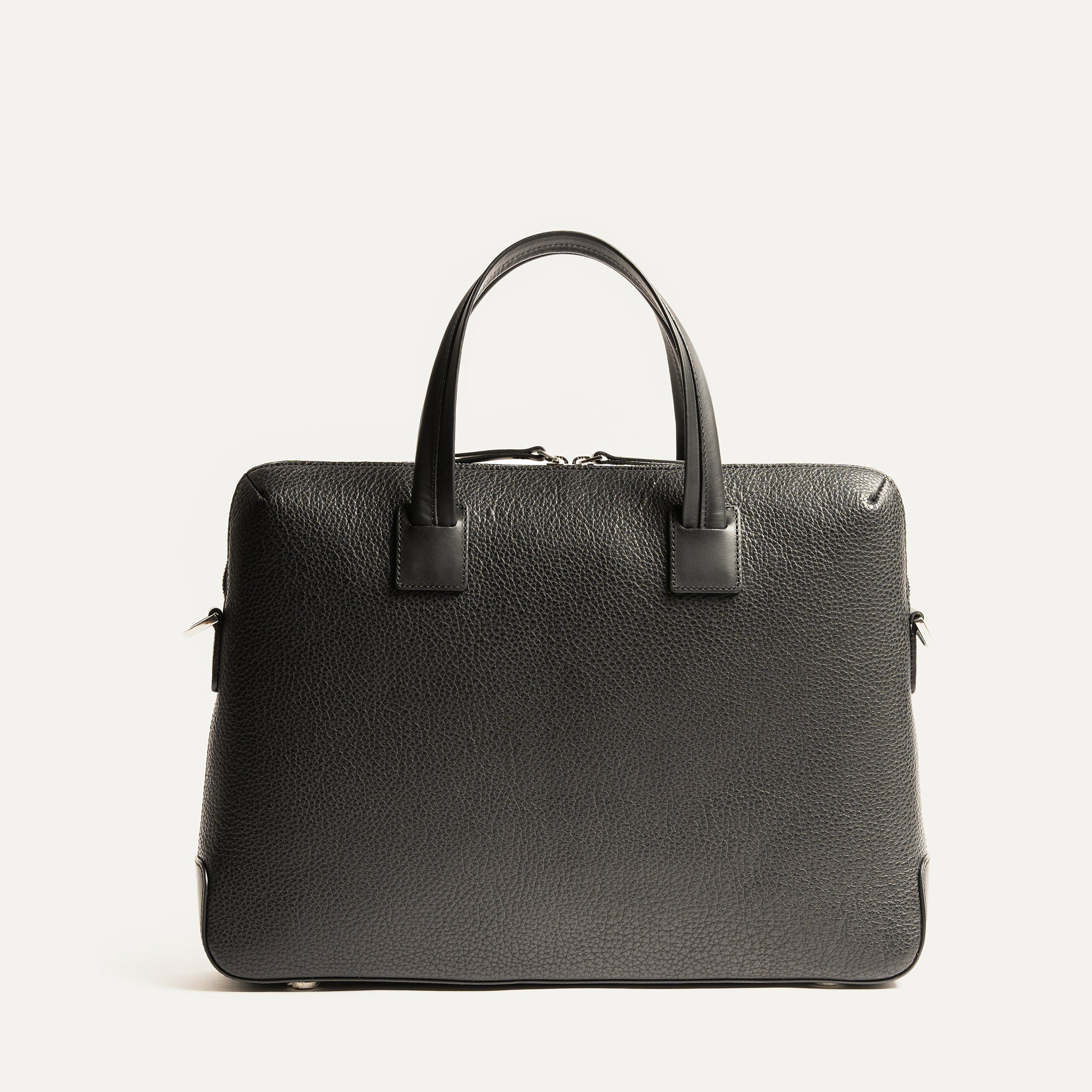 Dos du sac à bandoulière homme en cuir noir, design sobre et ergonomique pour le quotidien.
