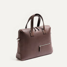 Sac homme travail au style sobre et structuré, pensé pour un quotidien urbain chic.