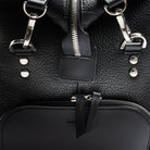 Sac de voyage pensé par lundi pour être élégant, luxueux aux finitions haut de gamme en cuir semi-végétal et en laiton et ultra fonctionnel grâce un un compartiment de 30 litres et deux poches indépendantes.