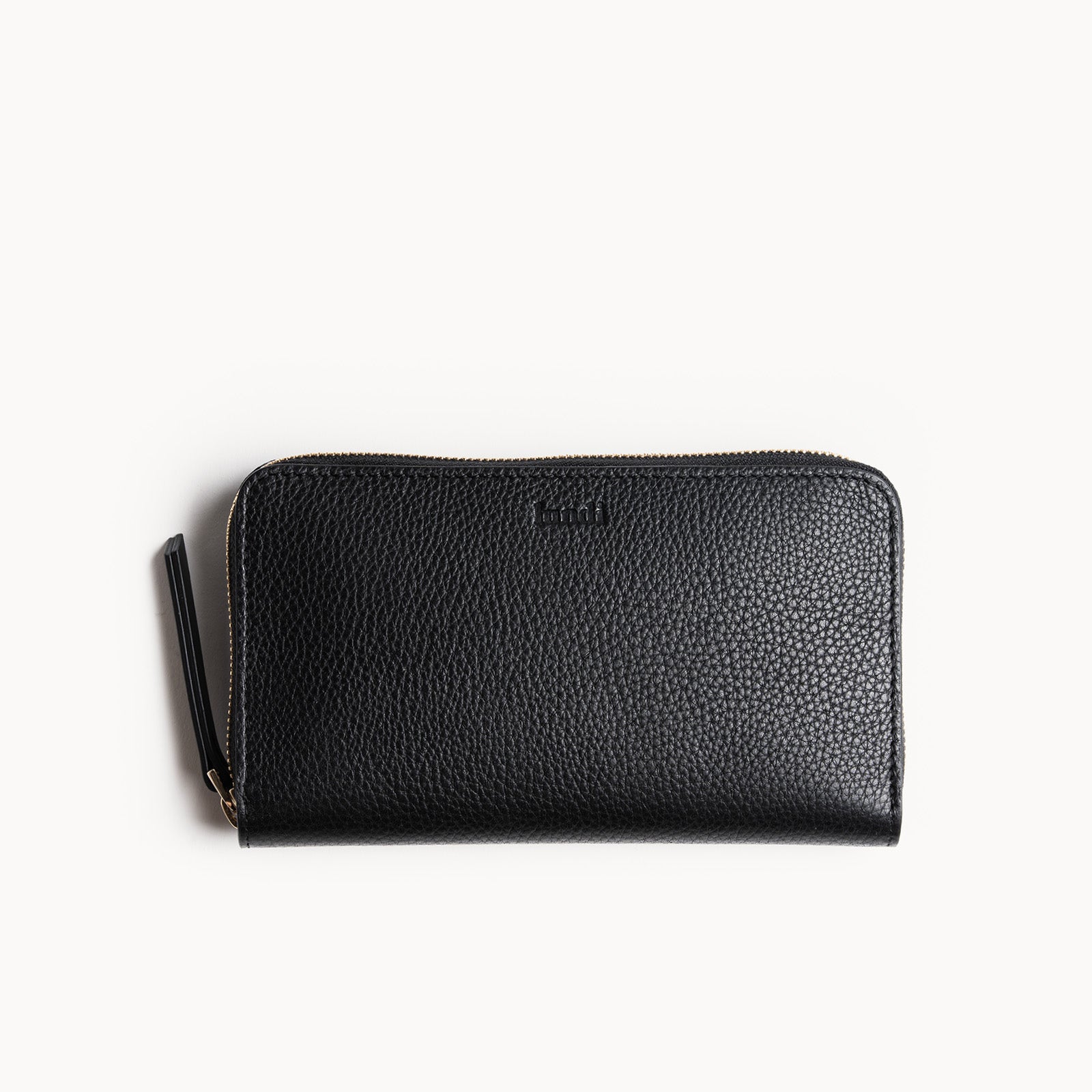 Compagnon femme en cuir noir vu de face, fermé