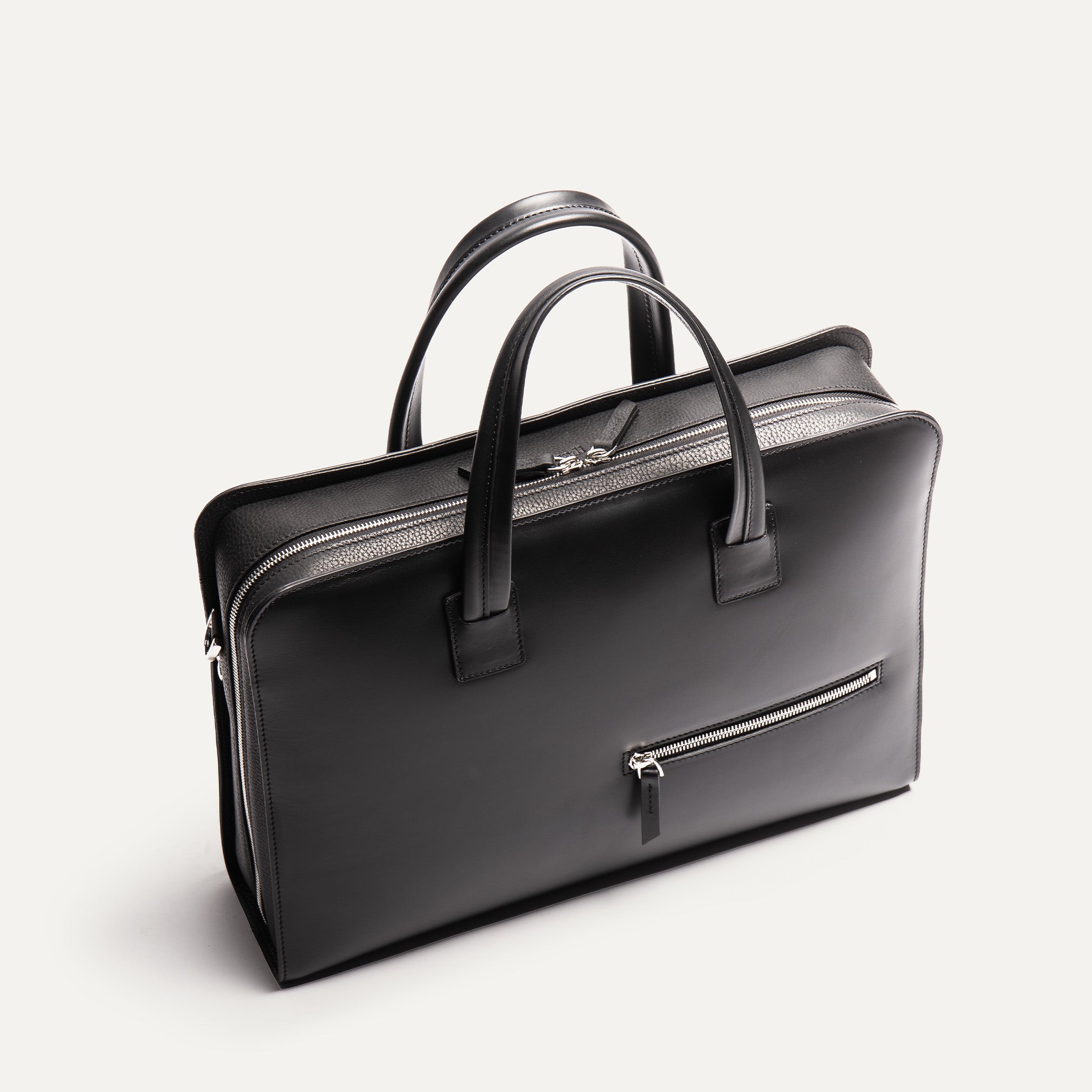 Porte document écologique en cuir tanné naturel.