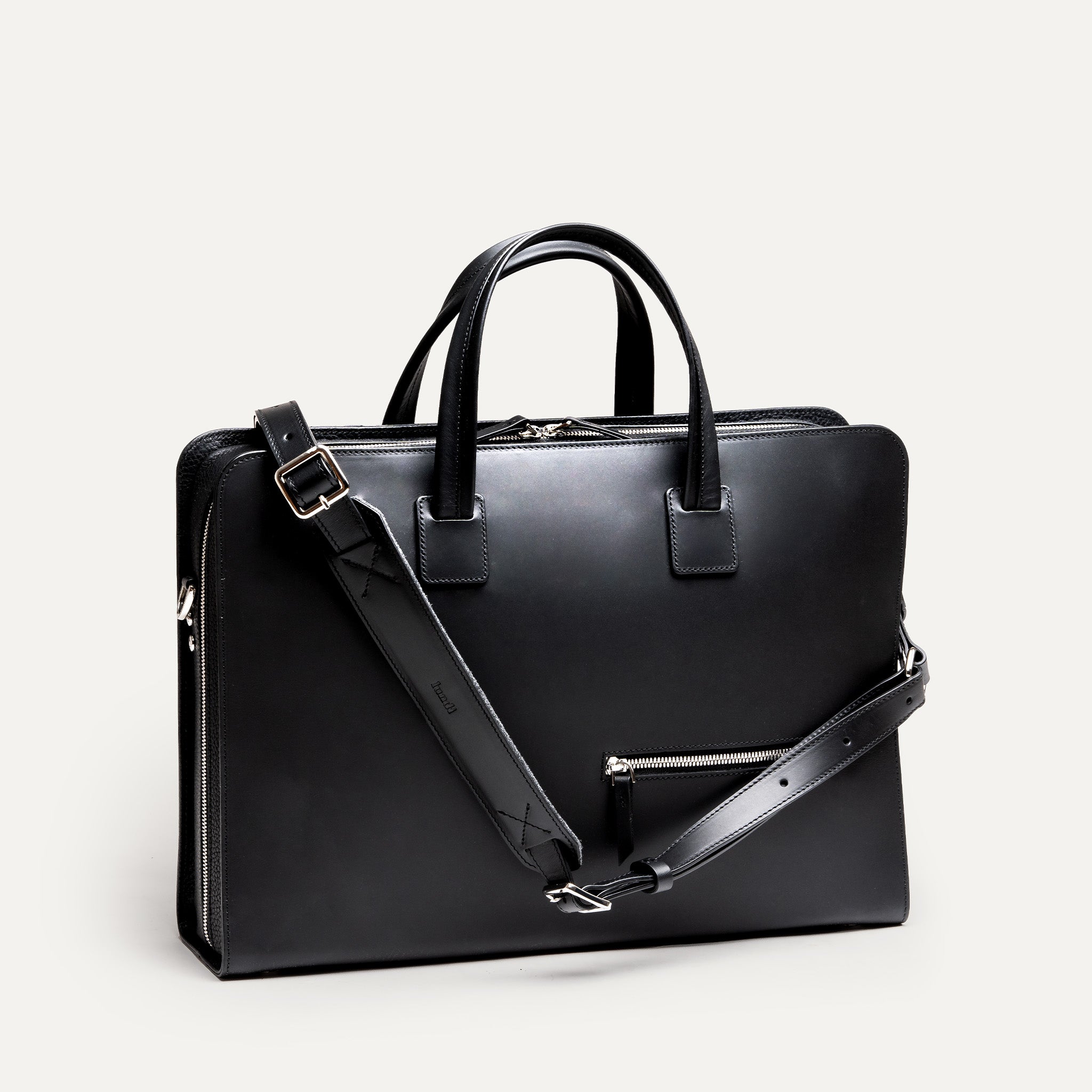 Sac cuir homme durable avec compartiment matelassé central et organisation pensée pour les journées bien remplies.