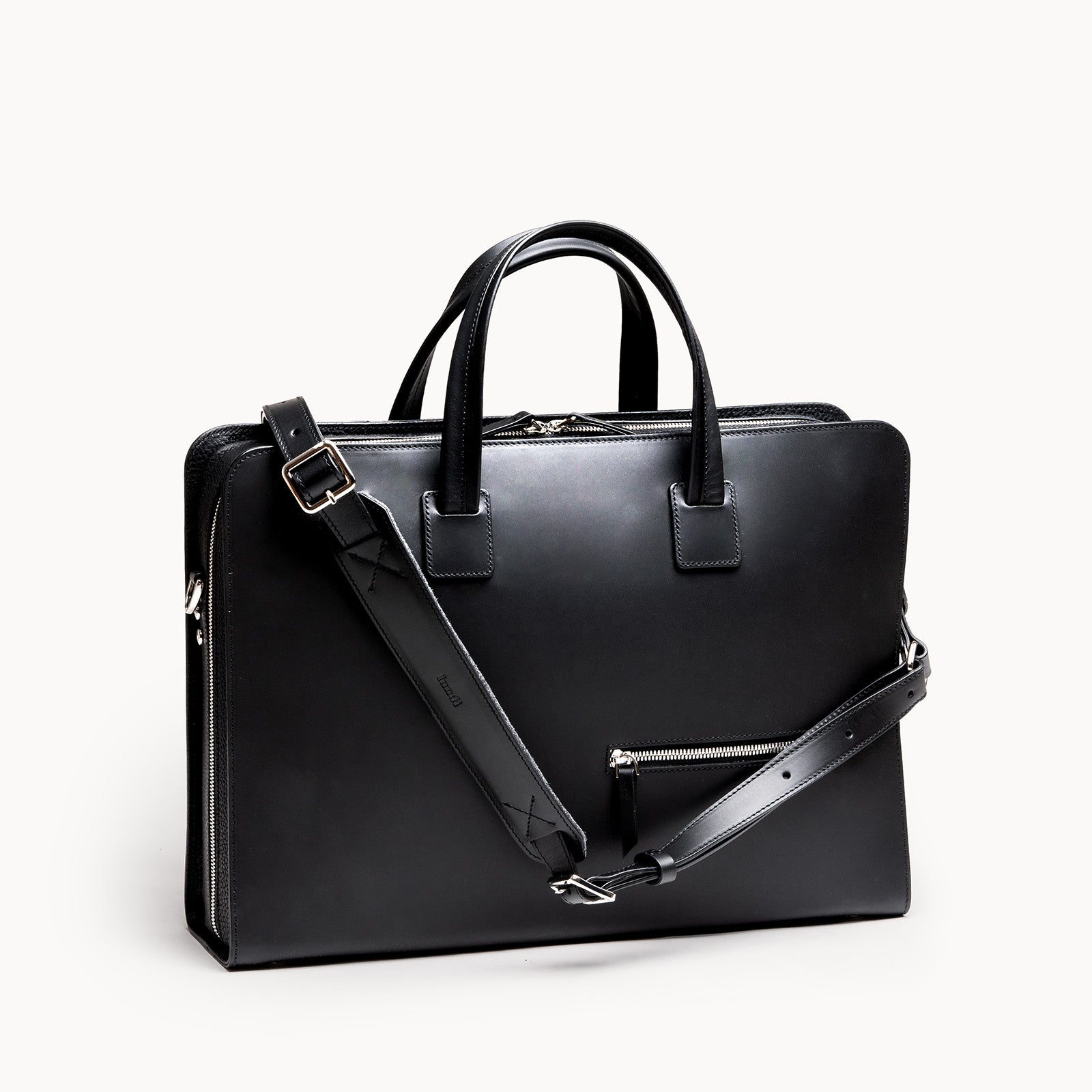 Sac cuir homme durable avec compartiment matelassé central et organisation pensée pour les journées bien remplies.