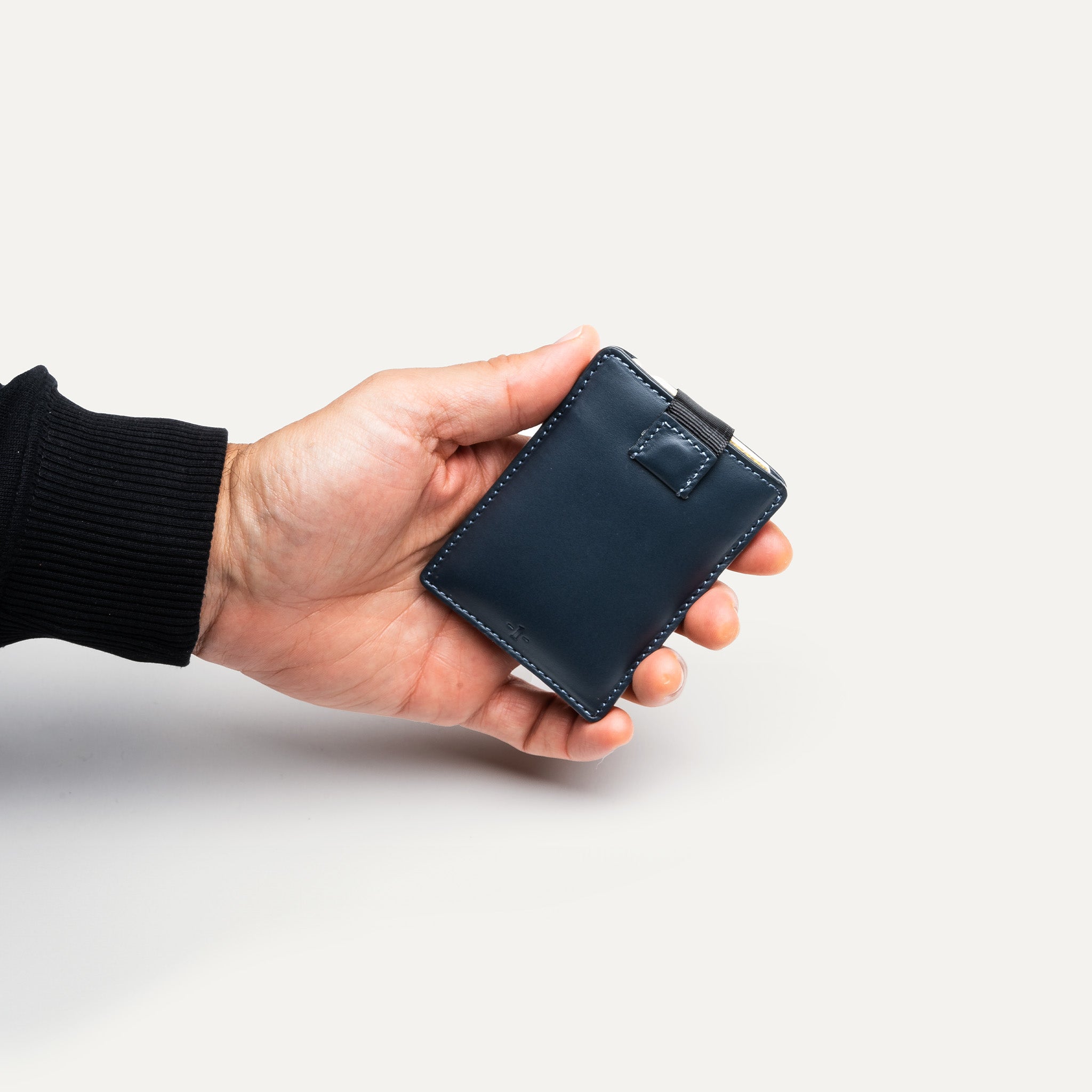 Porte carte luxe ultra compact - ultra pratique - 6 cartes bancaires - sécurité avec une languette aimanté.